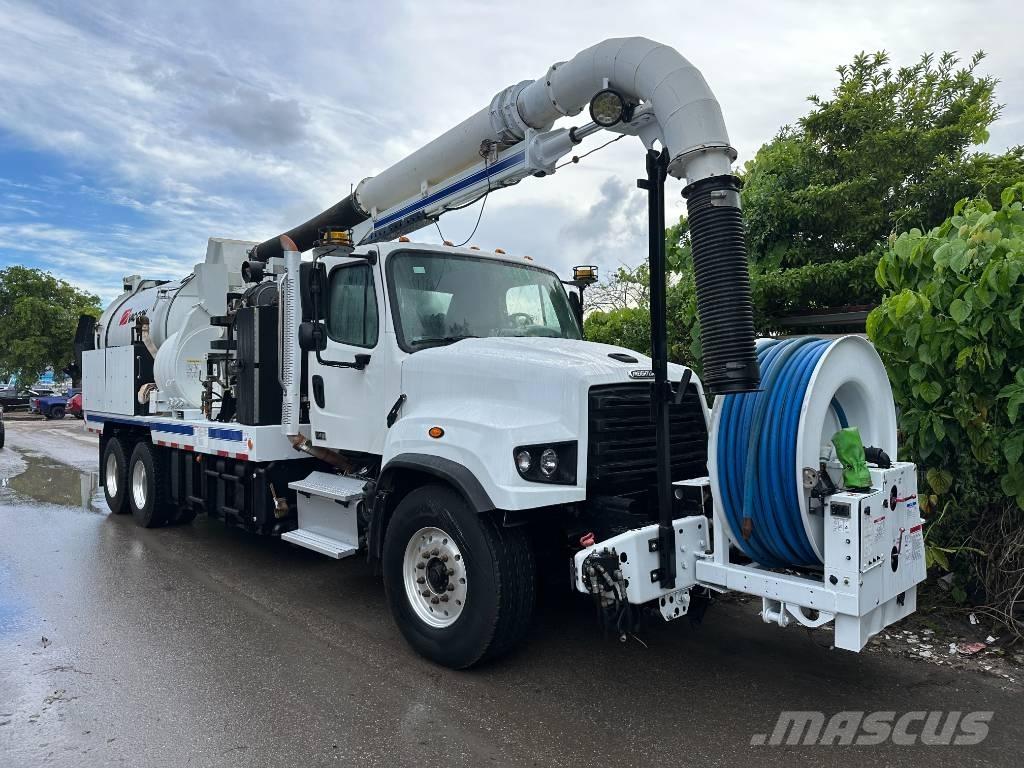 Freightliner 114 SD Commercial vehicle