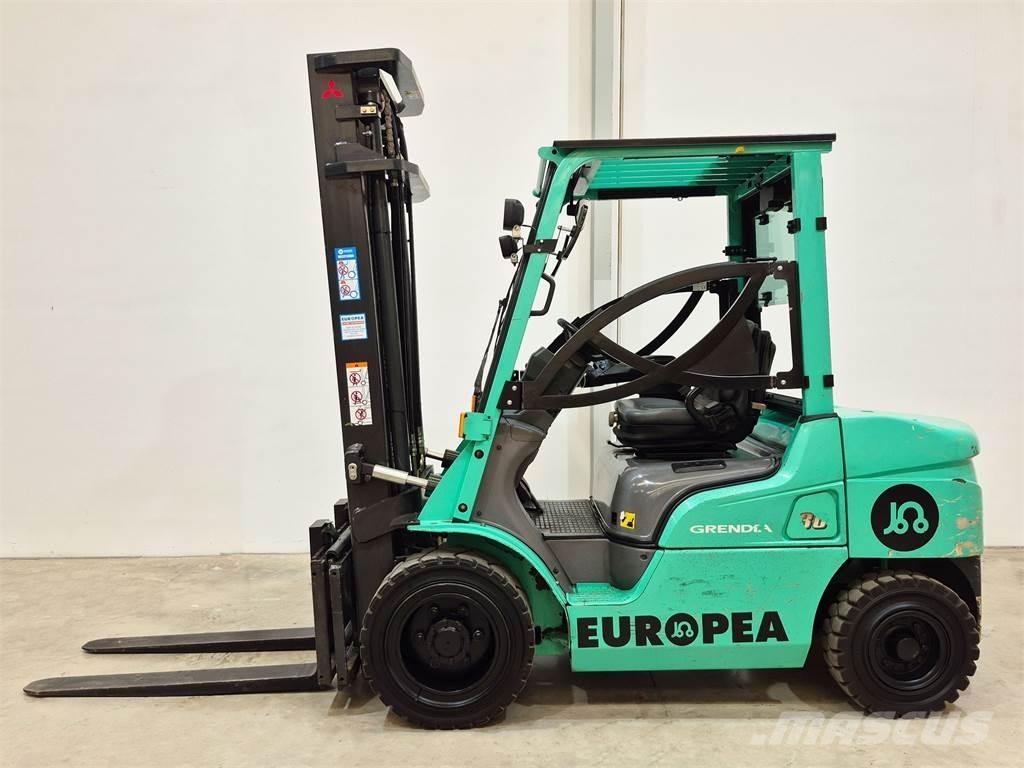 Mitsubishi FD30NT Diesel trucks