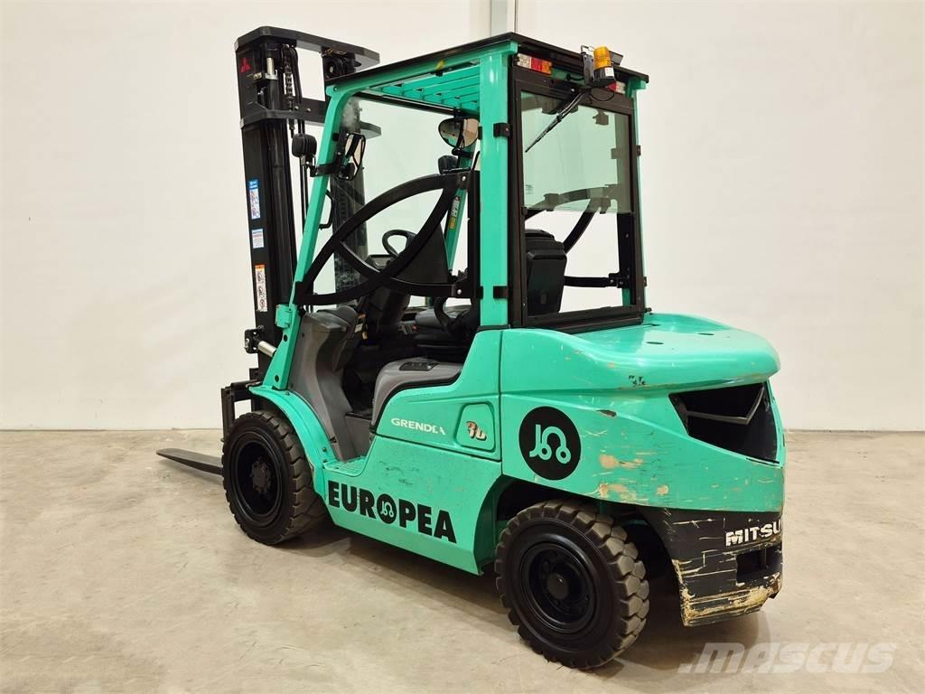 Mitsubishi FD30NT Diesel trucks