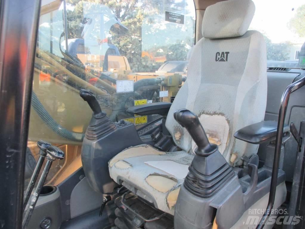 CAT 323 D L Crawler excavators