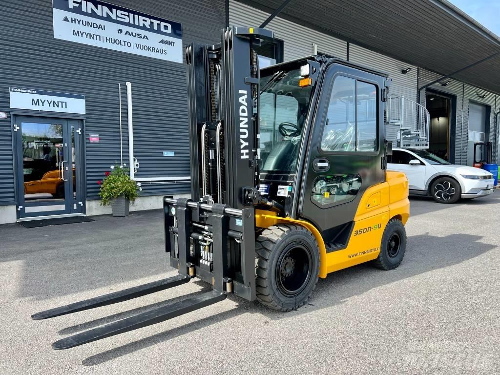 Hyundai 35DN-9V Diesel trucks