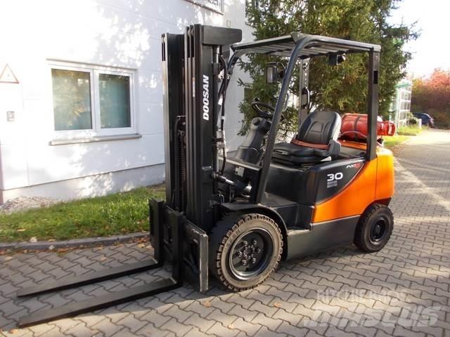 Doosan G 30 E LPG trucks