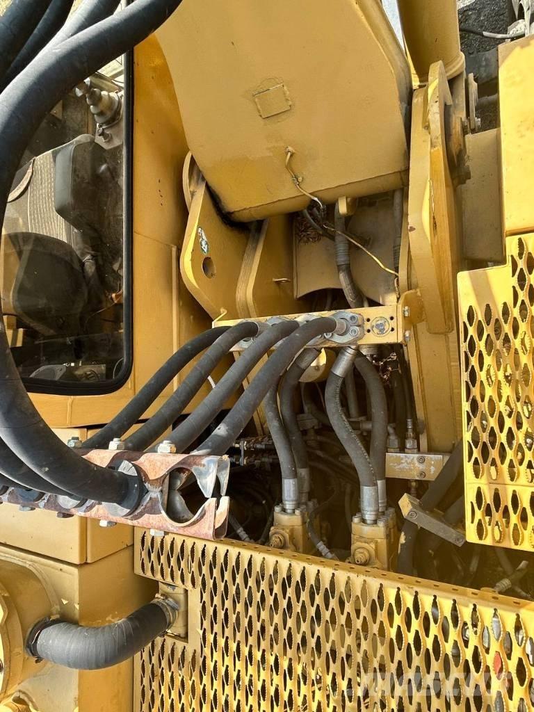 CAT 214 Wheeled excavators
