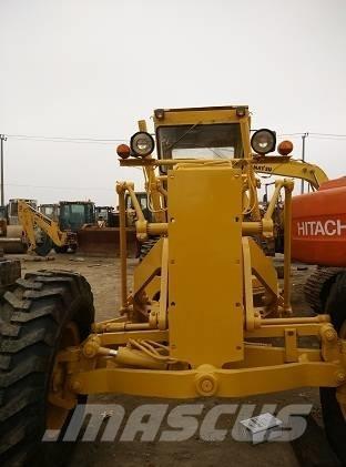 Komatsu GD 661 Graders