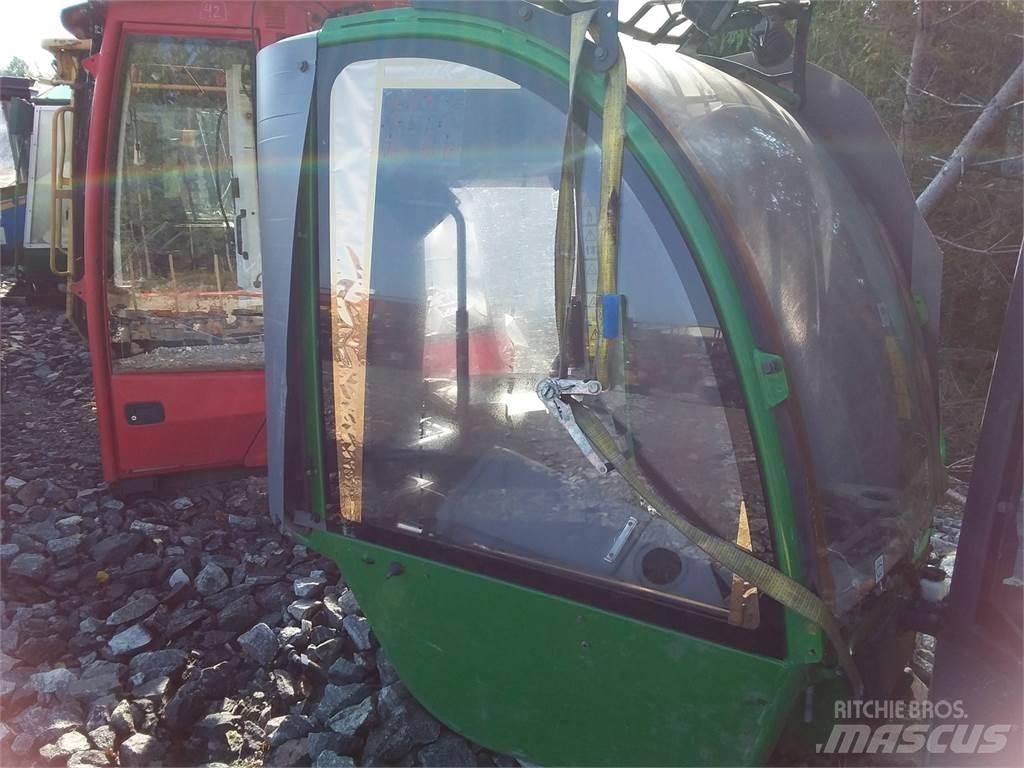 John Deere 1270e Cabins and interior