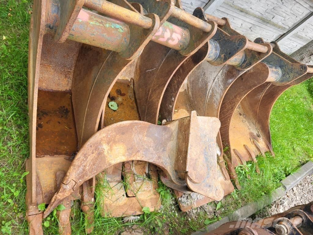 Komatsu PW110 Wheeled excavators