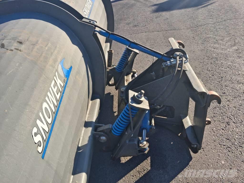 Snowek Alueaura 3200 Snow blades and plows