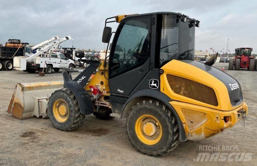 John Deere 204L Wheel loaders