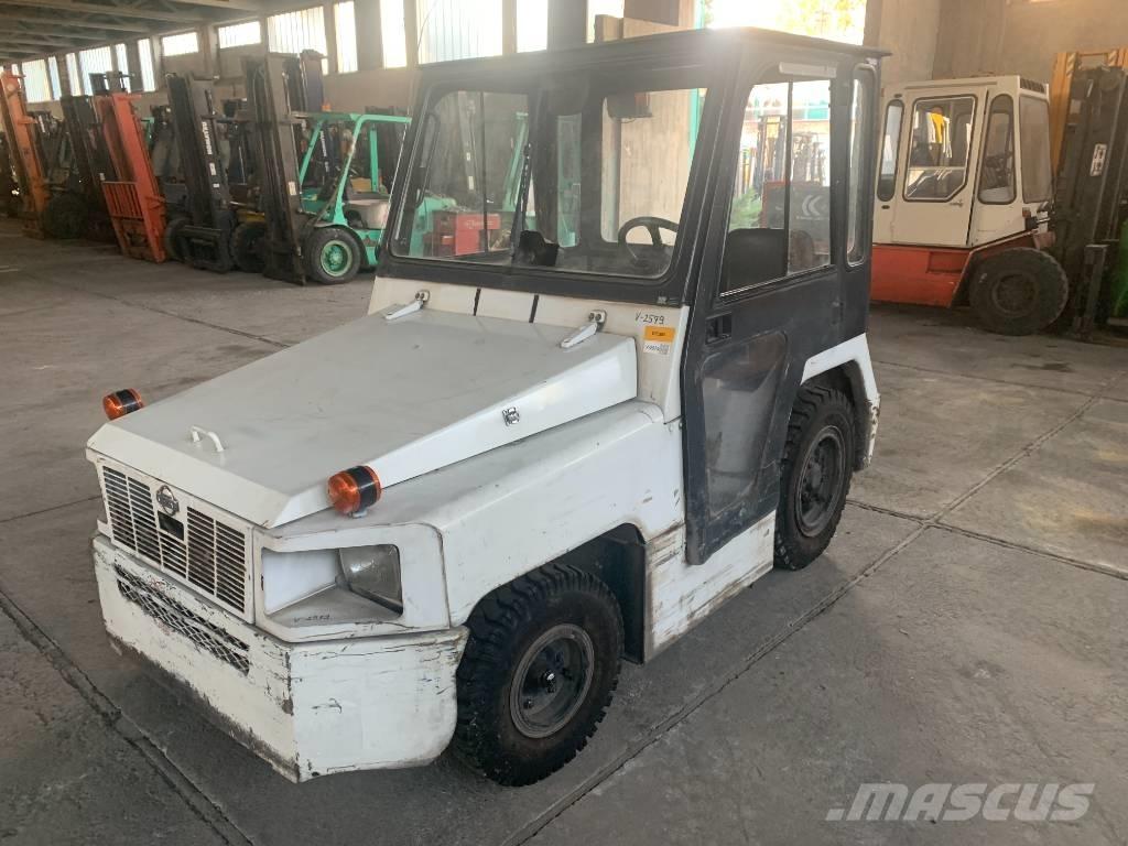 Nissan TD2500 V-2579 Airport equipment