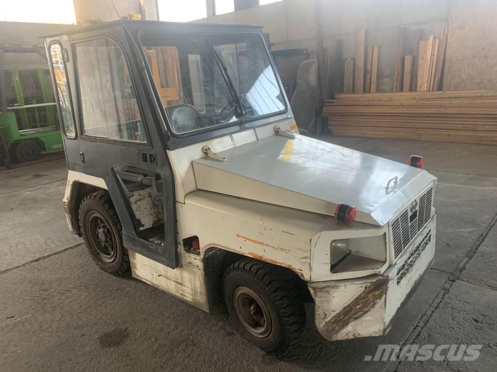 Nissan TD2500 V-2579 Airport equipment