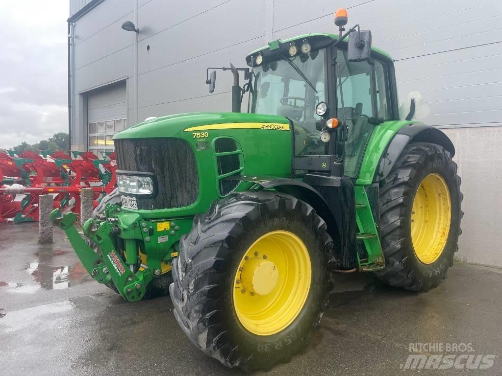 John Deere 7530 Tractors