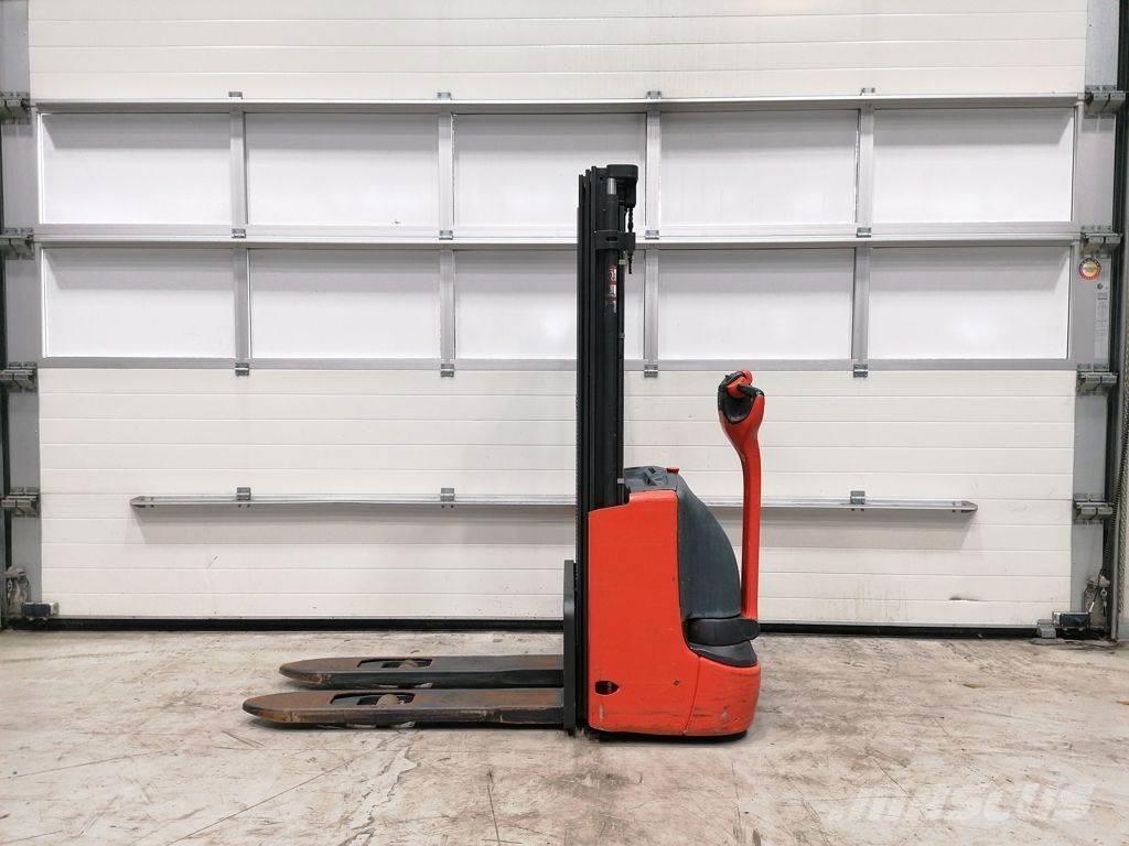 Linde L10 Pedestrian stacker