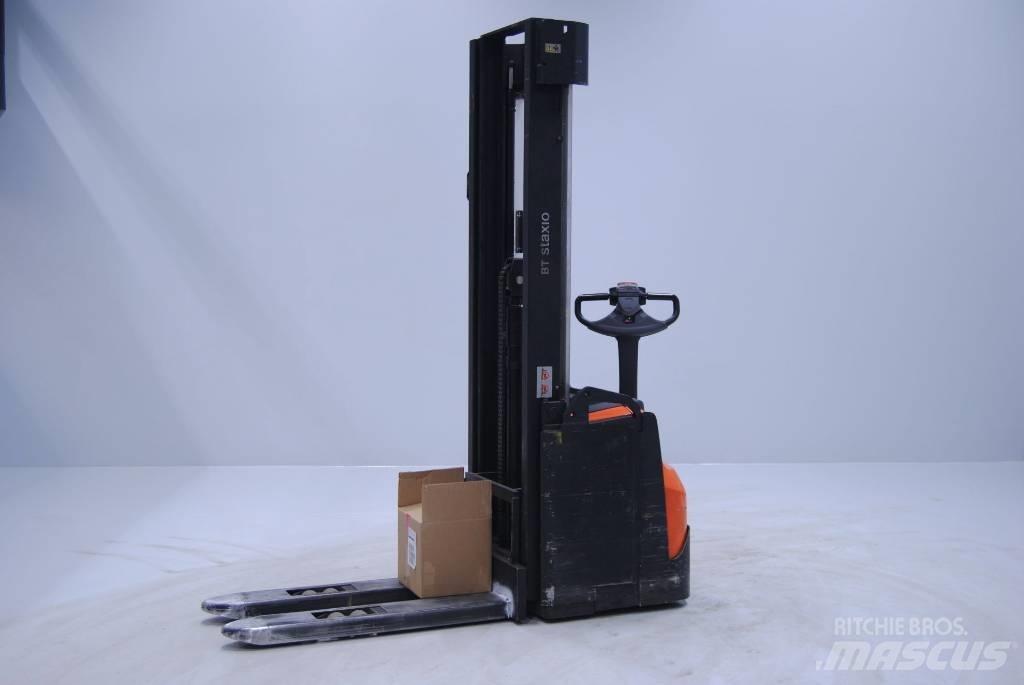 Toyota SWE160 Pedestrian stacker