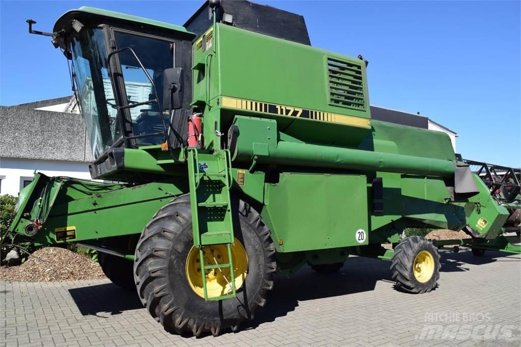 John Deere 1177 Combine harvesters
