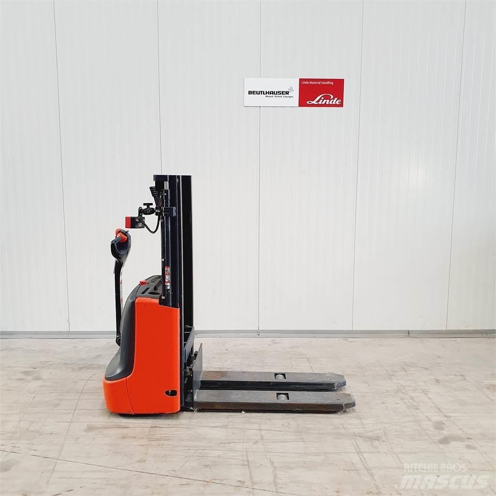 Linde L12 Pedestrian stacker