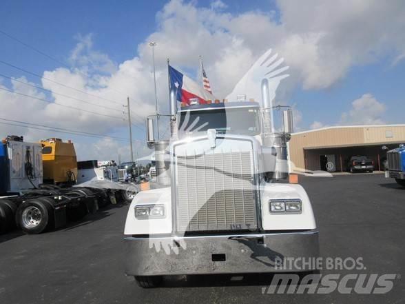 Kenworth W900L Prime Movers