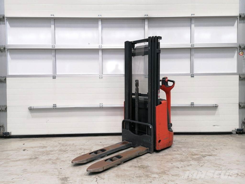 Linde L10 Pedestrian stacker