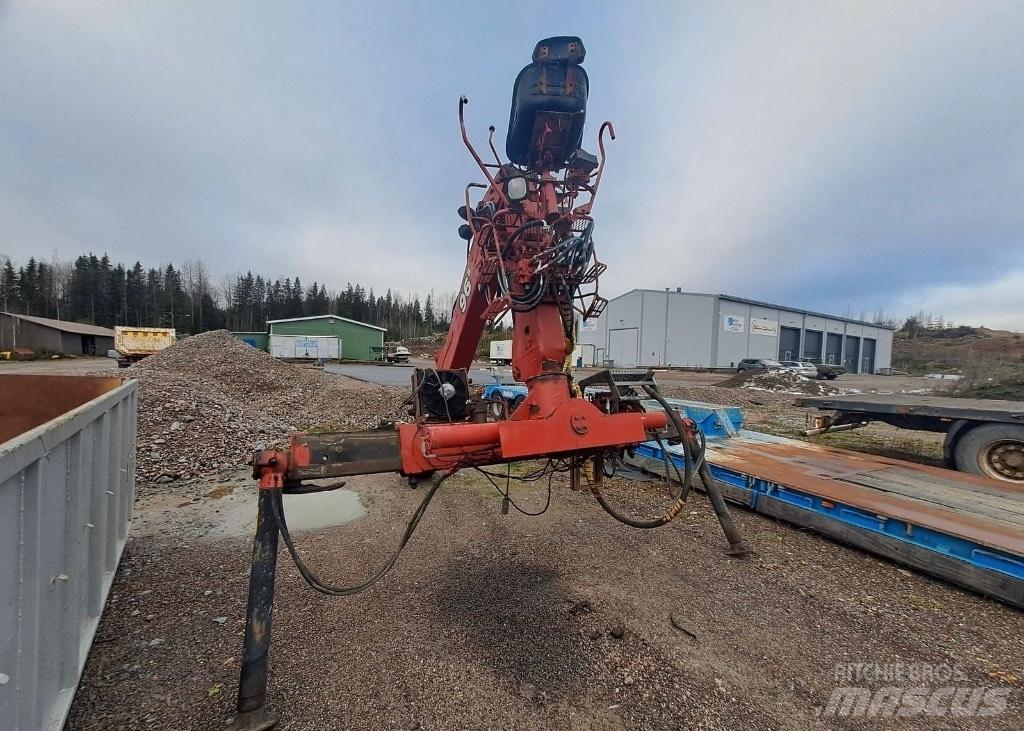 Loglift 96 S Timber cranes