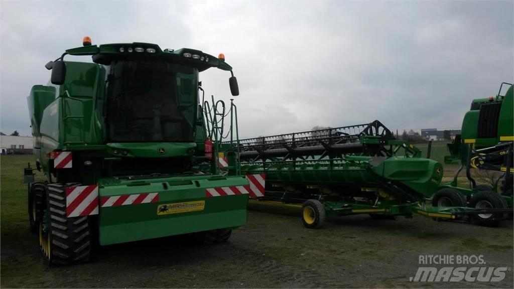 John Deere S685 Combine harvesters