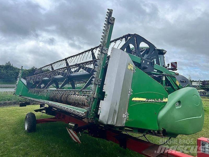 John Deere 622R Combine harvester heads