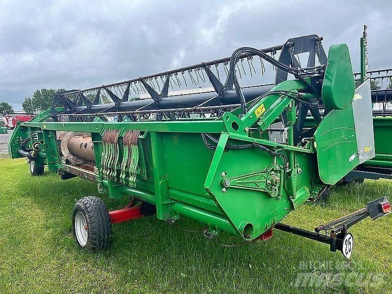 John Deere 622R Combine harvester heads