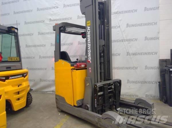 Jungheinrich ETV 325 Reach truck