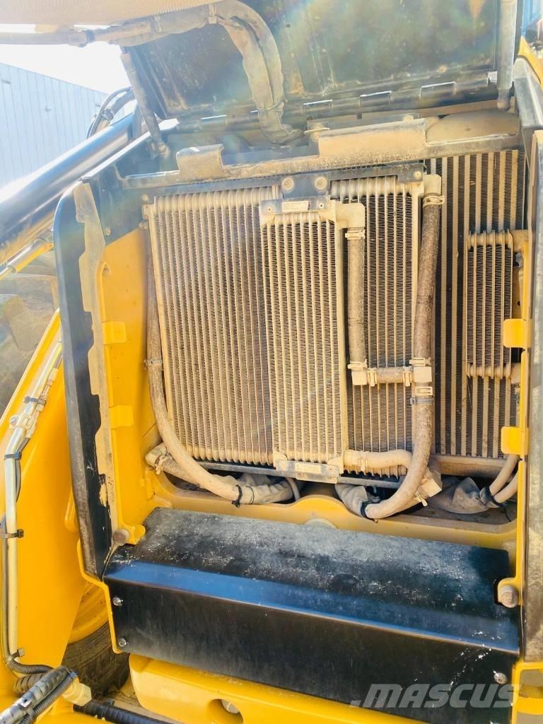 CAT 444  4x4 Backhoe