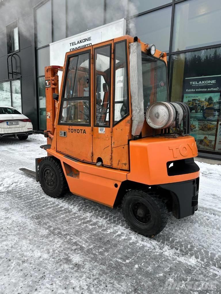 Toyota 02-4FG20 LPG trucks