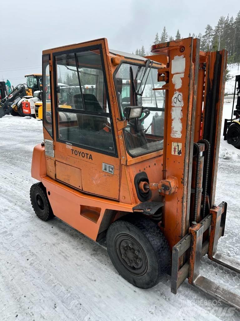Toyota 02-4FG20 LPG trucks