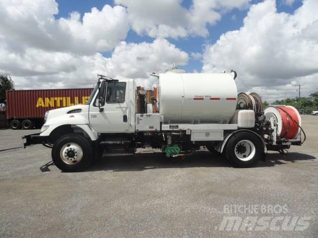 International 7500 Commercial vehicle