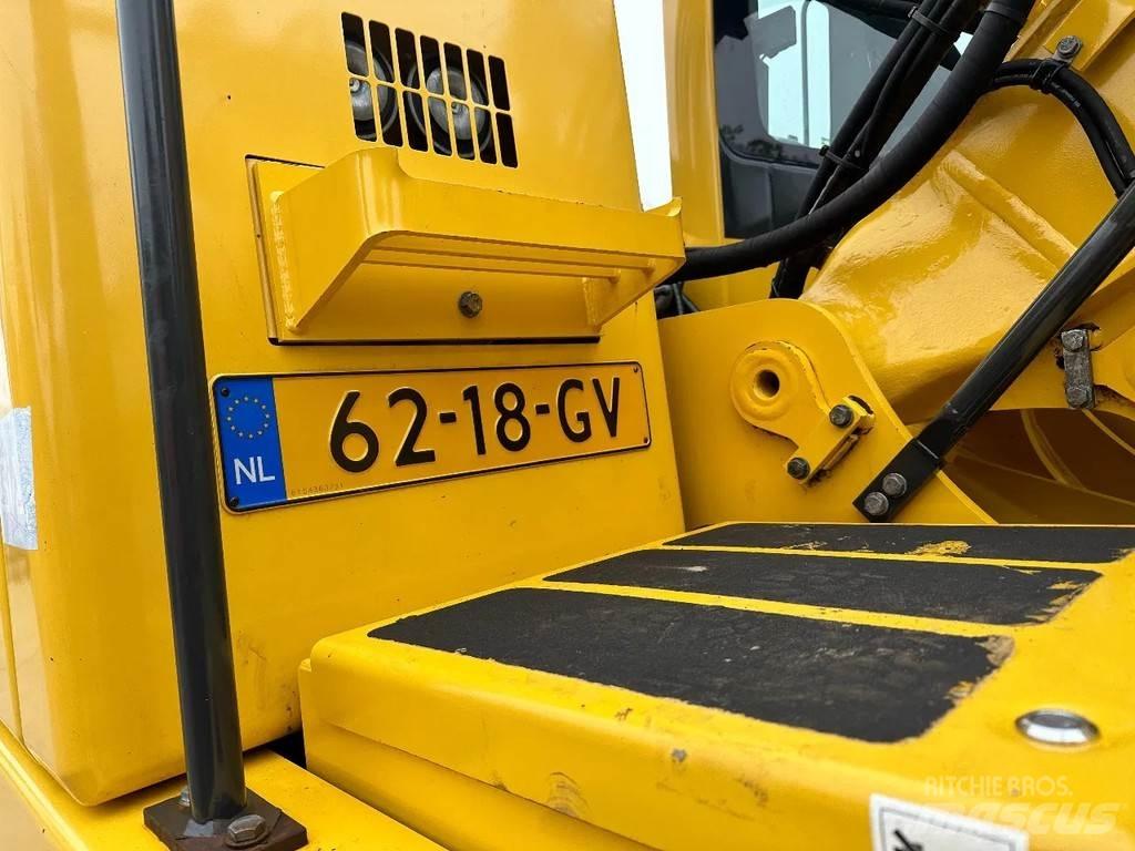 Komatsu PW160-8 Wheeled excavators
