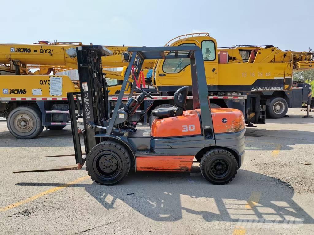 Toyota FD 30 Diesel trucks