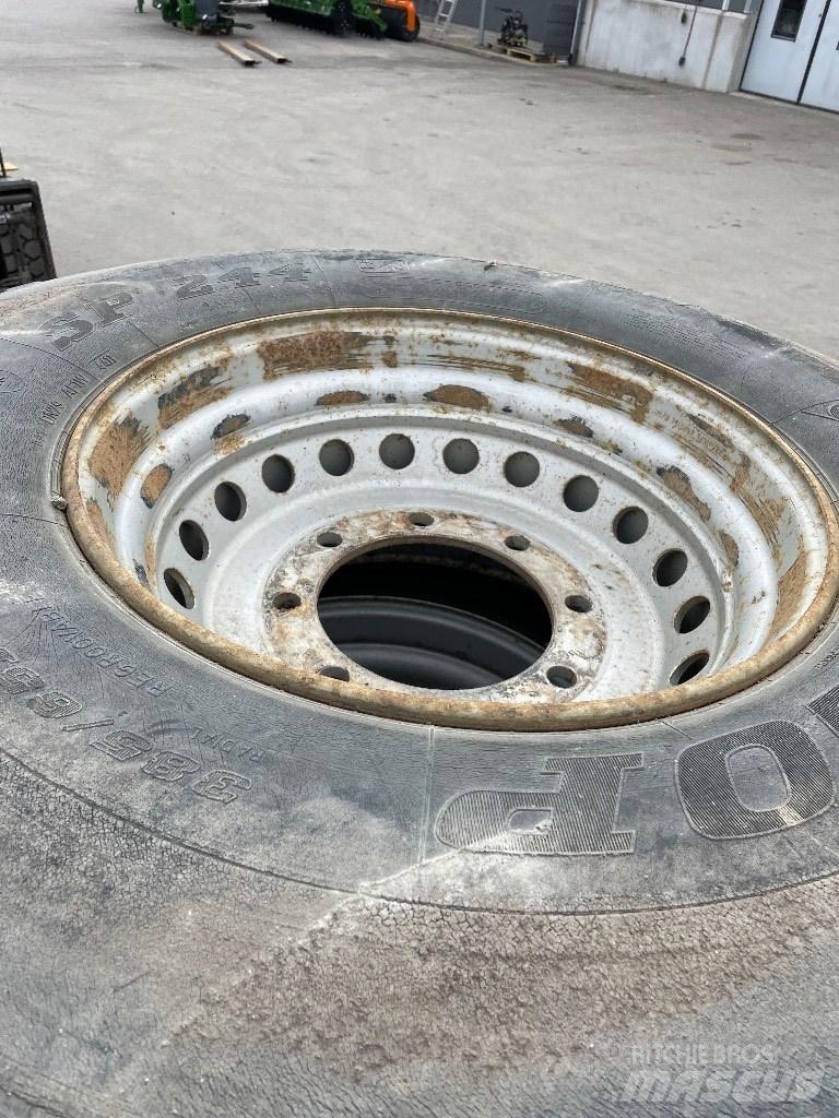 JCB 409 Tyres, wheels and rims