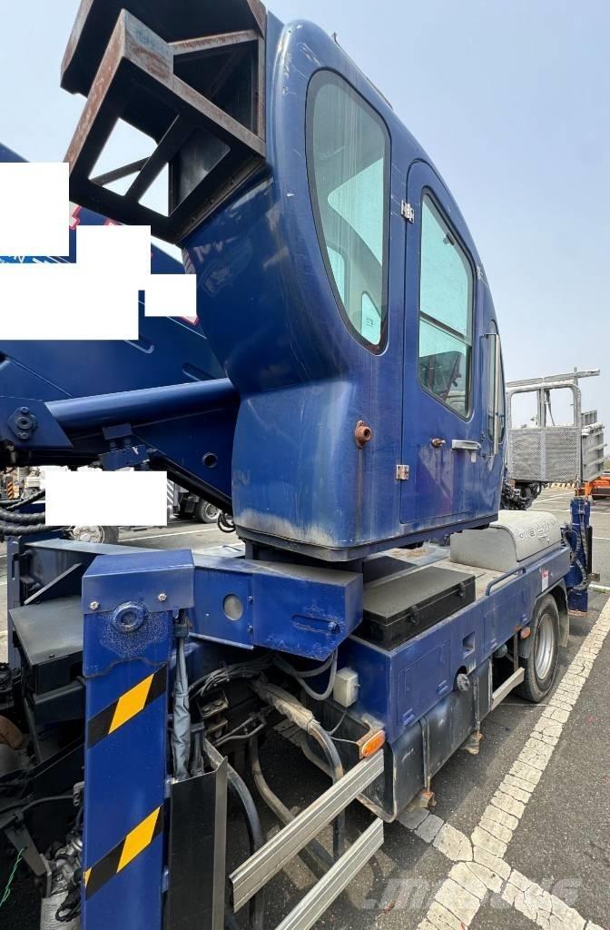 Horyong SKY280 Truck mounted platforms