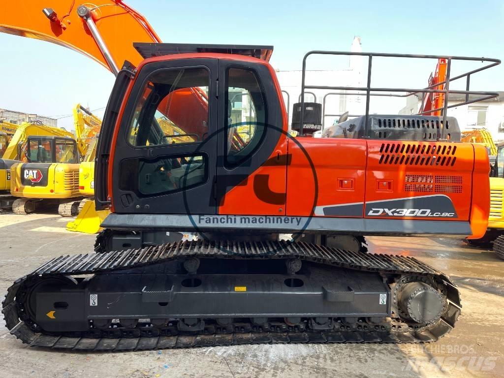 Doosan DX300 Crawler excavators