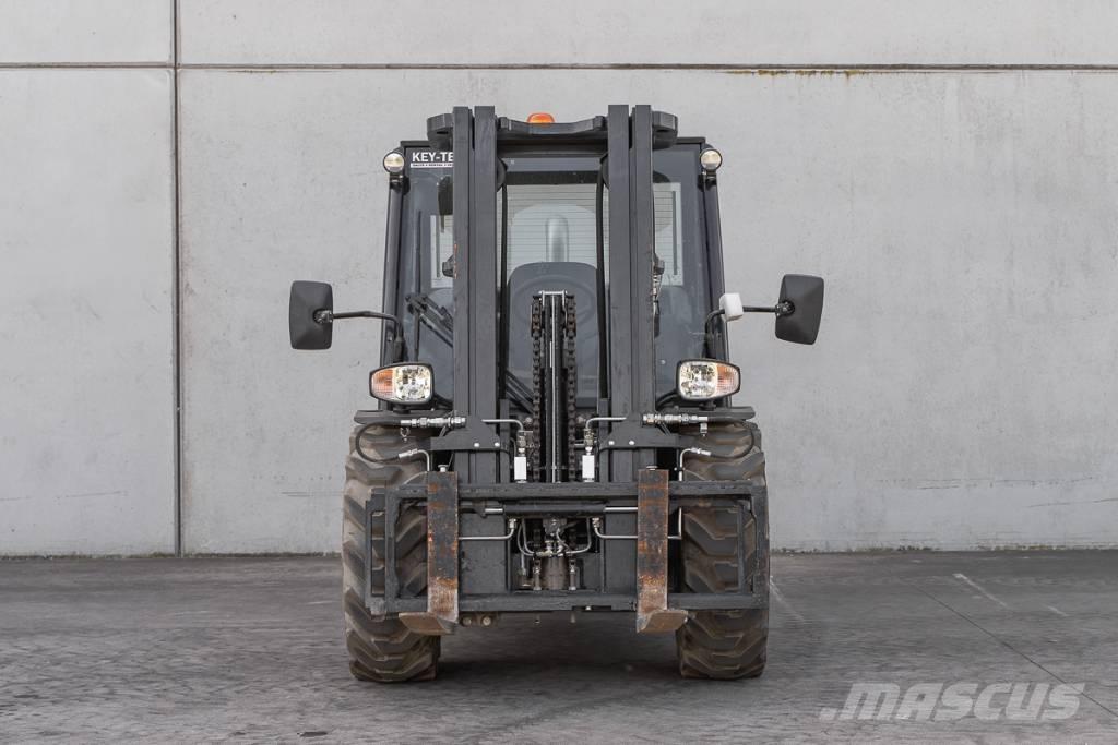 Manitou MC 25-4 Diesel trucks