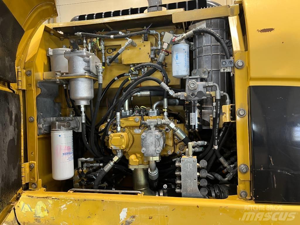 CAT 323 D L Crawler excavators