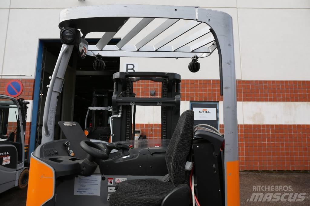 Still FMX17 Reach truck