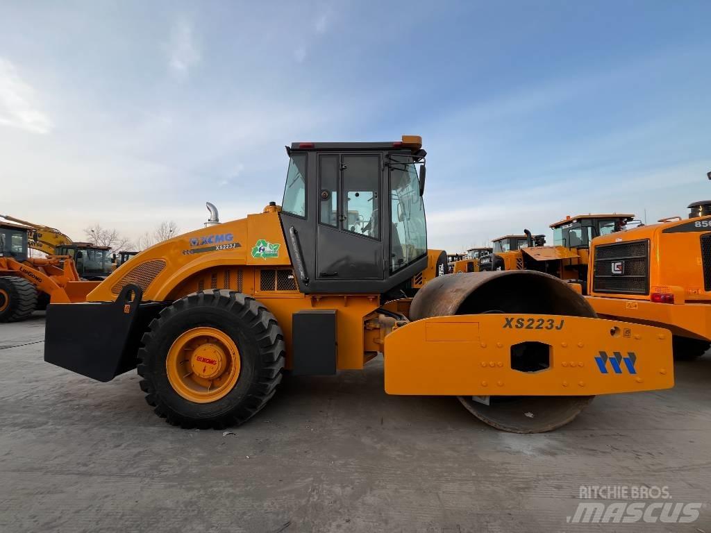 XCMG XS 223 J Single drum rollers