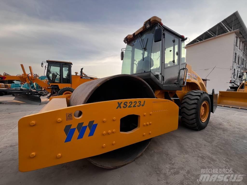 XCMG XS 223 J Single drum rollers