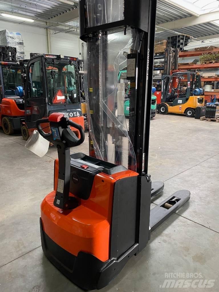 Toyota SWE120L (nowy) Electric forklift trucks