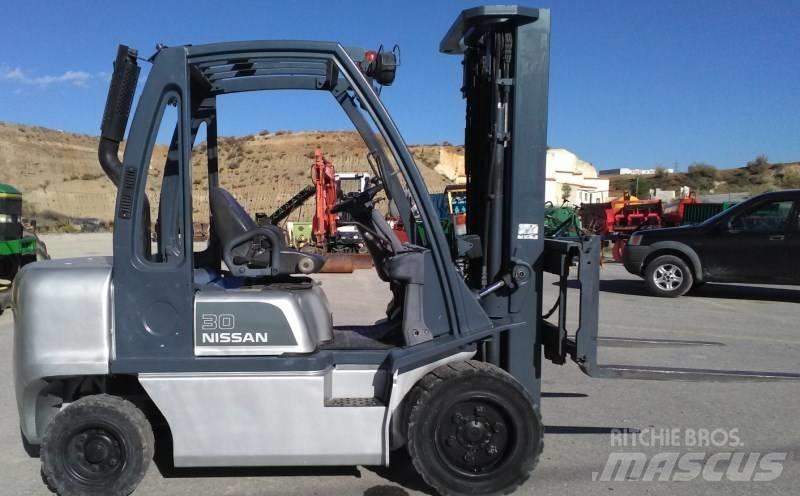 Nissan FGD02A30Q Diesel trucks