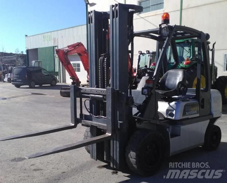 Nissan FGD02A30Q Diesel trucks