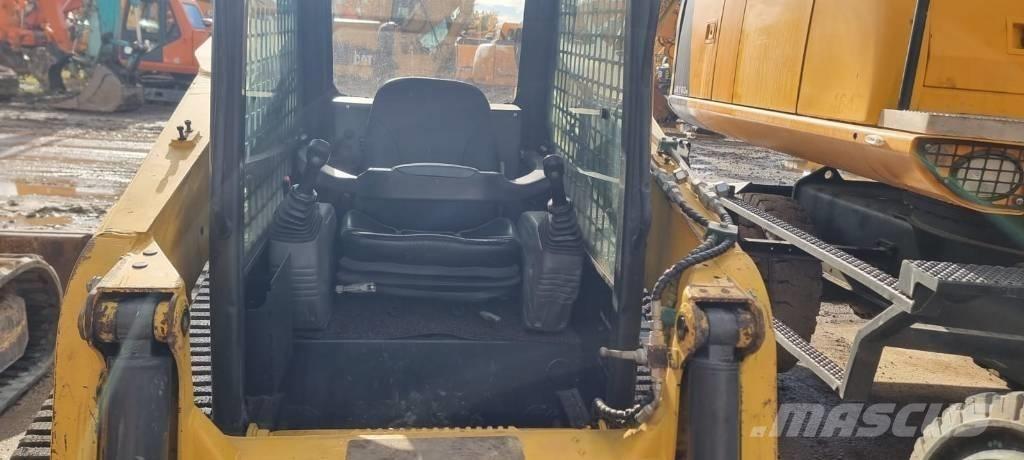 Komatsu CK 35-1 Skid steer loaders