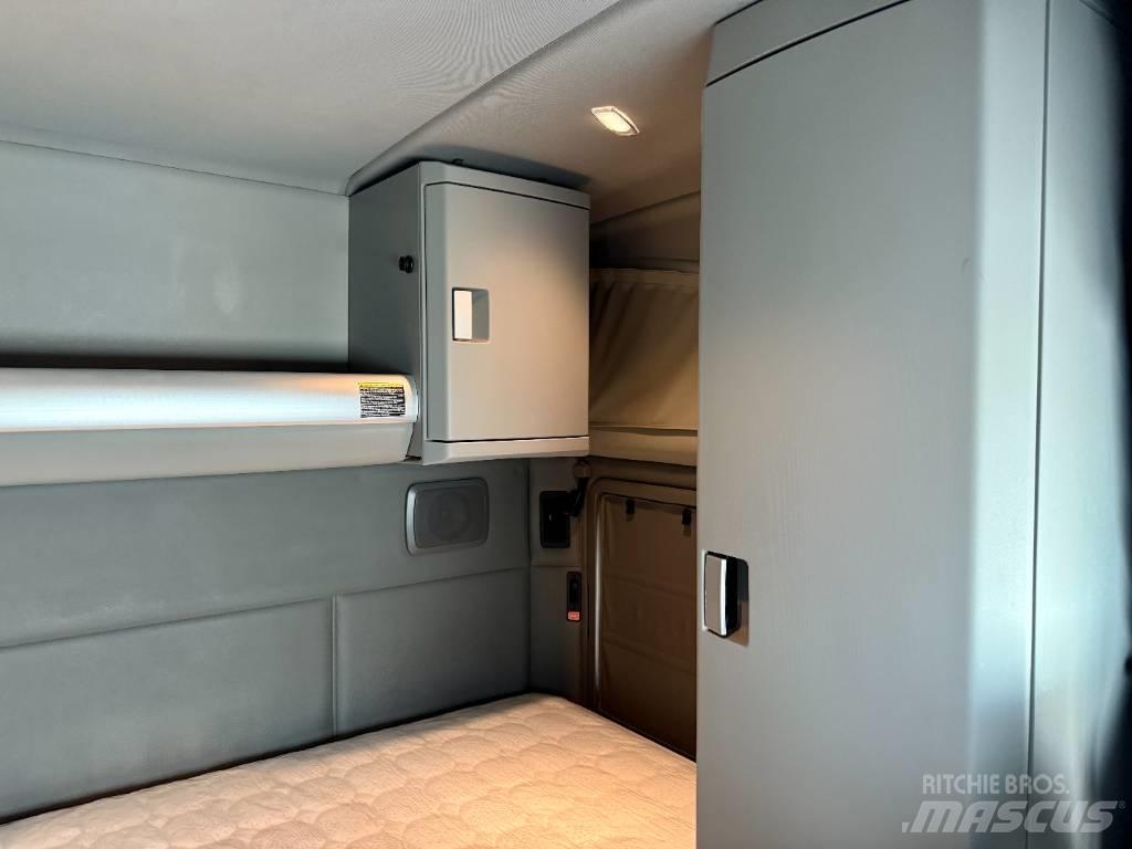 Kenworth T 880 Prime Movers