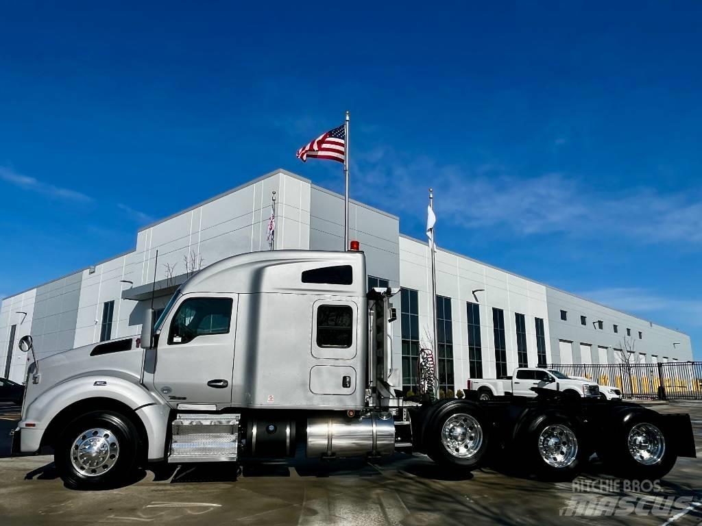 Kenworth T 880 Prime Movers