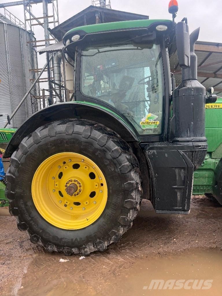 John Deere 8320 R Tractors