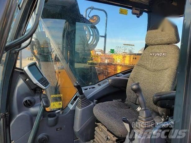 Hyundai HX130 Crawler excavators