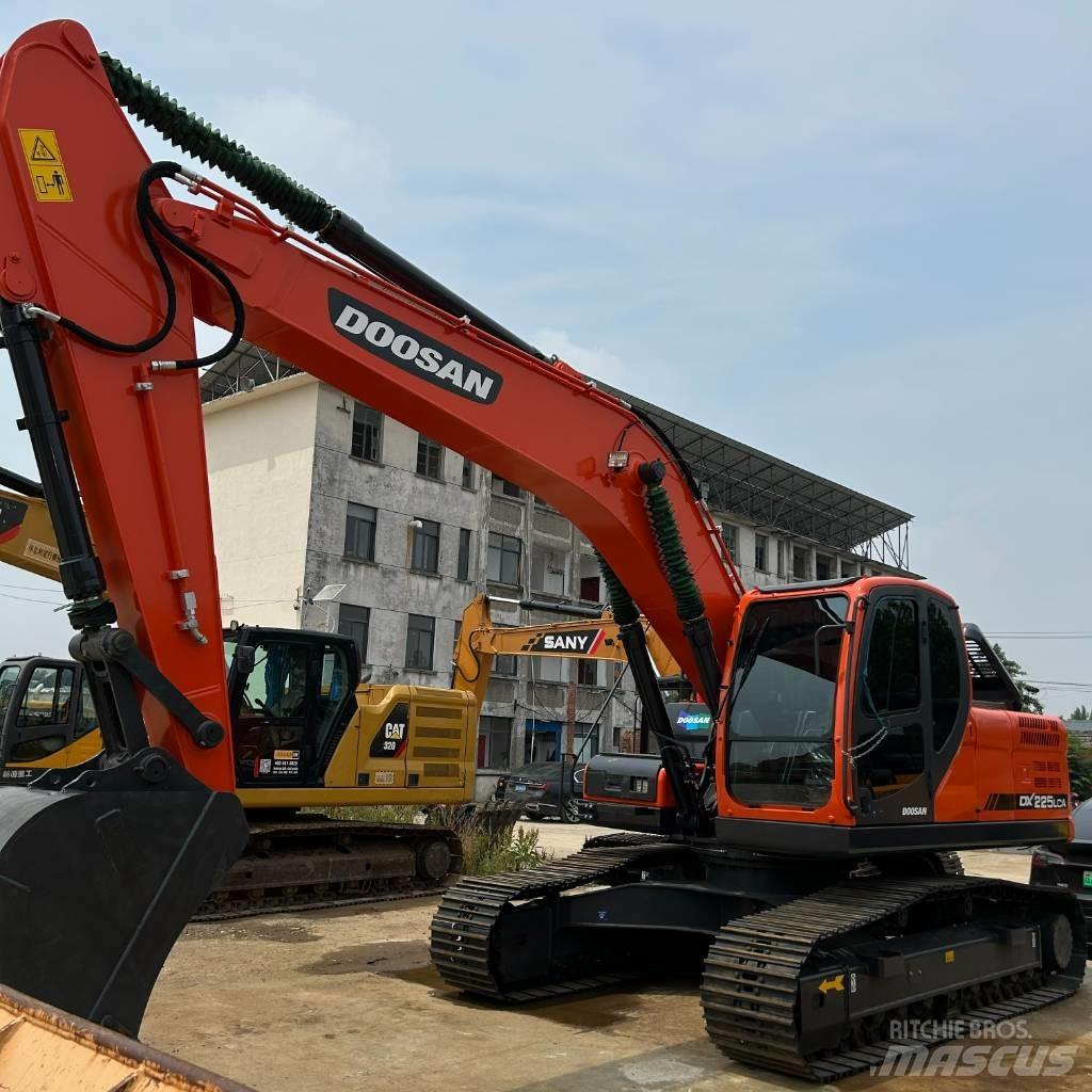 Doosan DX 225 LC Crawler excavators