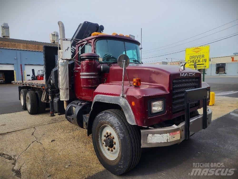 Mack RD 690 S Truck mounted cranes